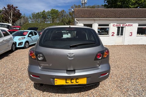 Mazda 3 TS..LOTS OF HISTORY.. 14 SERVICES.. LAST OWNER 11 YEARS.. BLUETOOTH 9