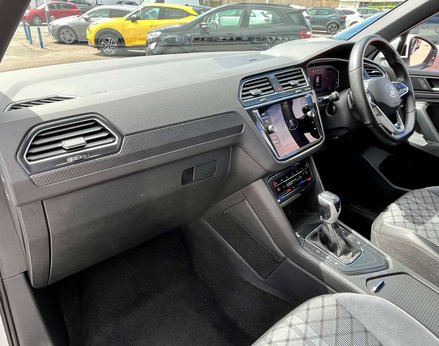 Volkswagen Tiguan 2.0 Tiguan R-Line TDI Semi-Auto 5dr 17