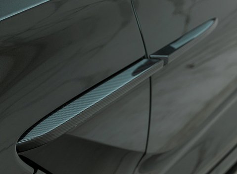 Aston Martin DBX 707 28