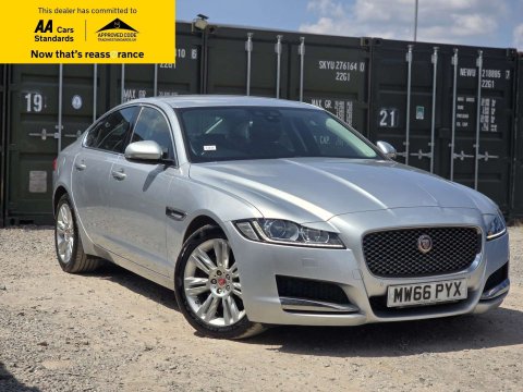 2016 Jaguar XF thumbnail 2