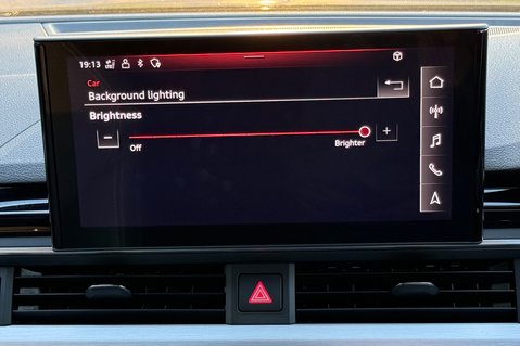 Audi A4 AVANT TDI S LINE MHEV - REVERSE CAMERA - 8 AUDI MAIN DEALER SERVICES 46