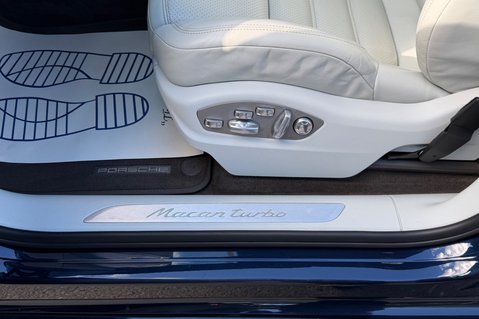 Porsche Macan TURBO PDK - HUGE SPEC - PAN ROOF - BOSE - CARPLAY 26