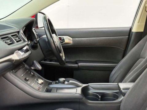 Lexus CT 1.8 CT 200h Advance CVT 5dr 58