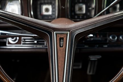 Lincoln Continental Mk III 22