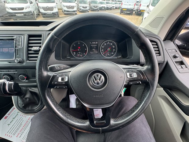 Volkswagen Transporter AUTO SWB [SOLD KH] L1H1 SPORTlINE T32 Air Con Nav Sensors EURO 6 NO VAT DSG 16