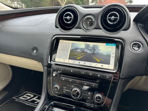 Jaguar XJ 3.0d V6 Portfolio Saloon 4dr Diesel Auto Euro 6 (s/s) (300 ps) 24