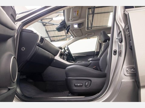 Lexus NX 2.5 300h GPF Premium SUV 5dr Petrol Hybrid E-CVT 4WD Euro 6 (s/s) (197 ps) 47