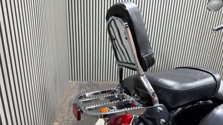Honda VT750 C SHADOW CUSTOM 2010 ONLY 19K MOT NOV 2027 SERVICED 750CC 34