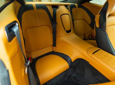 Aston Martin DB12 V8 15