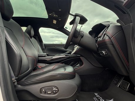 Aston Martin DBX V8 40