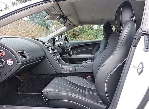 Aston Martin DB9 Volante 22