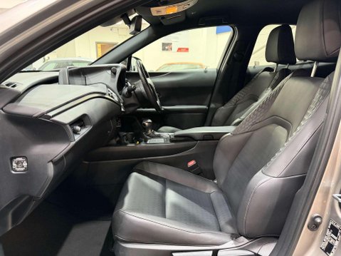 Lexus Ux 2.0 250h SUV 5dr Petrol Hybrid E-CVT Euro 6 (s/s) (184 ps) 31