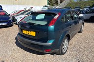 Ford Focus LX 16V.. CREAM UPHOLSTERY.. IDEAL FAMILY CAR.. NEW MOT 13