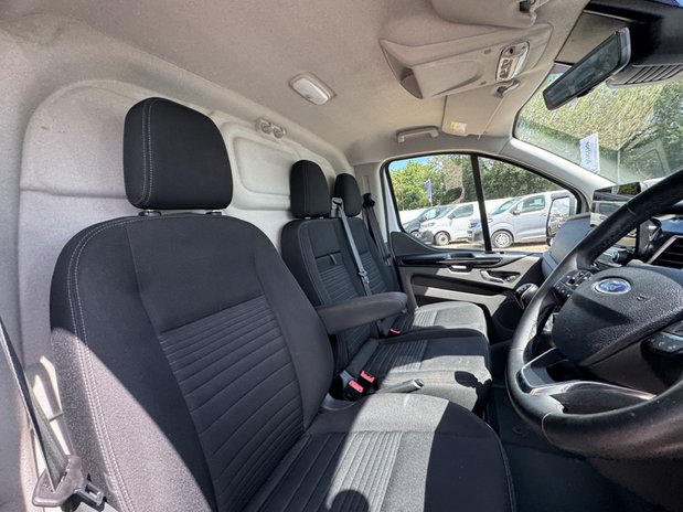 Ford Transit Custom SWB L1H1 [SOLD SM] Low Roof Limited 280 Air Con Alloys Sensors EURO 6 14