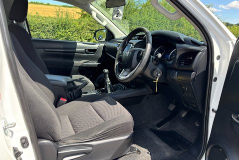 Toyota Hilux Active 4WD Ecb Arborous Tipper Truck - New Body 16