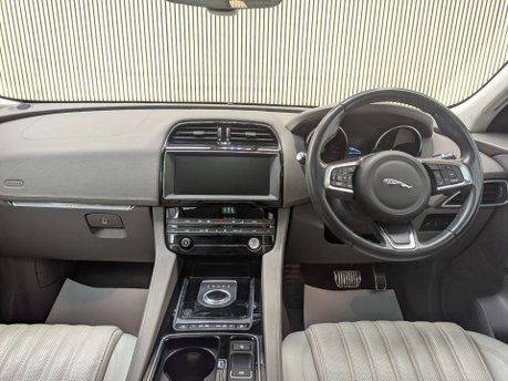 Jaguar F-Pace 2.0 F-PACE Portfolio AWD Auto 4WD 5dr 54