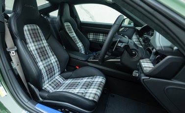 Porsche 911 Turbo 50 YEARS (992) 14