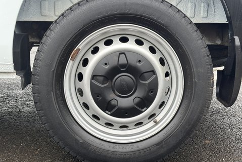 Ford Transit Custom 320 L2 Leader 130 ps DCIV with Air Conditioning 27