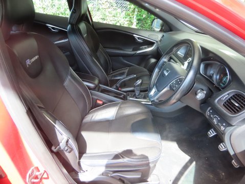 Volvo V40 D2 R-DESIGN 10