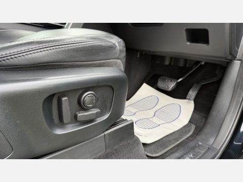 Land Rover Discovery SDV6 HSE LUXURY 28
