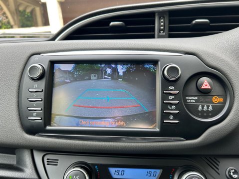 Toyota Yaris VVT-I ICON TECH 5
