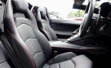 Lamborghini Aventador LP 700-4 Roadster 16