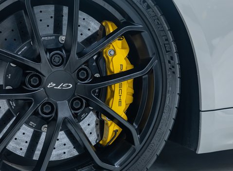 Porsche Cayman GT4 718 35