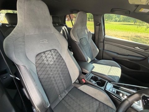 Volkswagen Golf R-LINE ETSI DSG 31