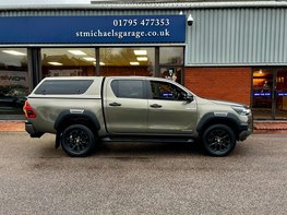 Toyota Hilux 2.8 HI-Luxury Invincible X D-4D 4WD Double Cab Auto 4WD 5dr 10