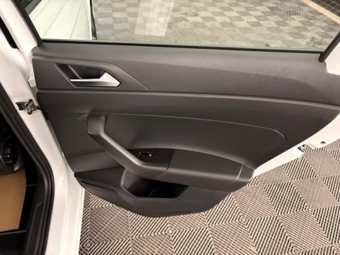 Volkswagen Polo 1.0 TSI SE DSG Euro 6 (s/s) 5dr 33