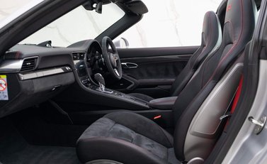 Porsche 911 Targa 4 GTS (991.2) 7