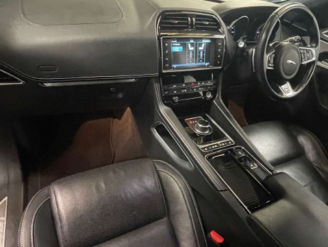 Jaguar F-Pace 2.0 F-PACE R-Sport AWD D Auto 4WD 5dr 48