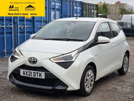Toyota Aygo 1.0 VVT-i x-play Hatchback 5dr Petrol x-shift Euro 6 (Safety Sense) (71 ps) 1