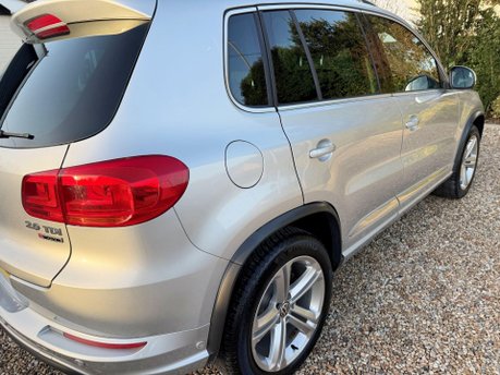 Volkswagen Tiguan 2.0 TDI BlueMotion Tech R-Line Edition SUV 5dr Diesel Manual 4WD Euro 6 (s/ 8