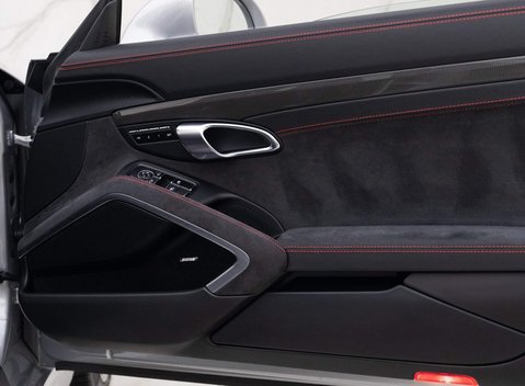 Porsche 911 Targa 4 GTS (991.2) 16