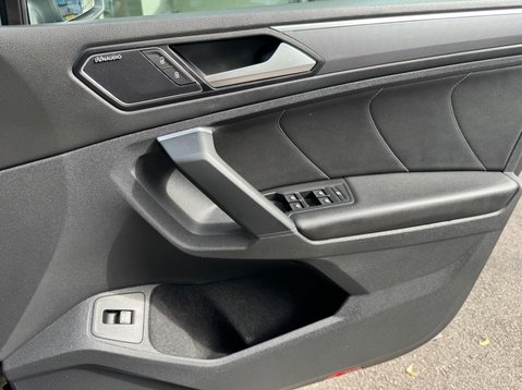 Volkswagen Tiguan R-LINE TECH TSI 4MOTION DSG 35