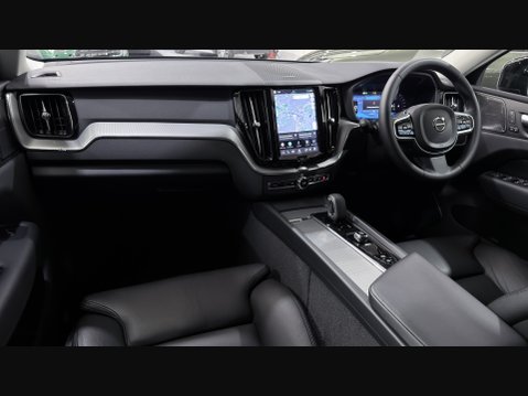 Volvo XC60 B4 PLUS MHEV 40