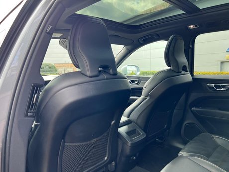 Volvo XC60 2.0 D4 R-Design Pro Auto AWD Euro 6 (s/s) 5dr 77