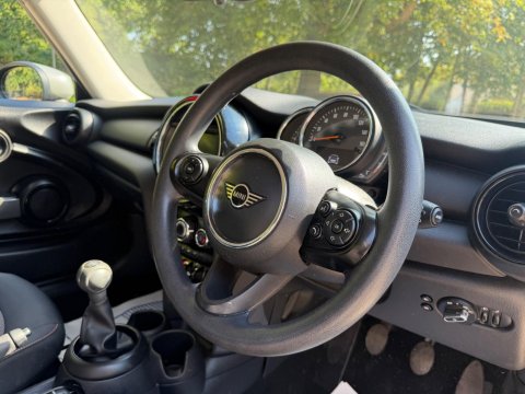 Mini Hatch 1.5 One Classic Euro 6 (s/s) 3dr 28