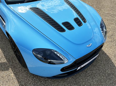 Aston Martin Vantage S V12 34