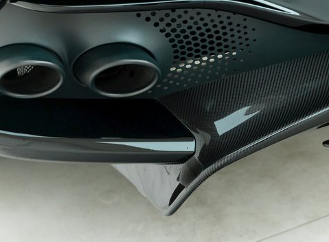 Aston Martin DBX 707 32