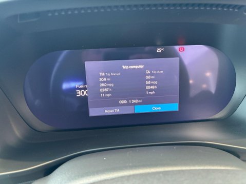 Volvo XC40 2.0 B4 MHEV Plus Dark DCT Auto Euro 6 (s/s) 5dr 24