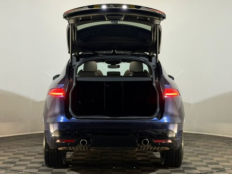 Jaguar F-Pace S AWD 8