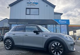 Mini Hatch COOPER EXCLUSIVE 5 DOOR AUTOMATIC 2
