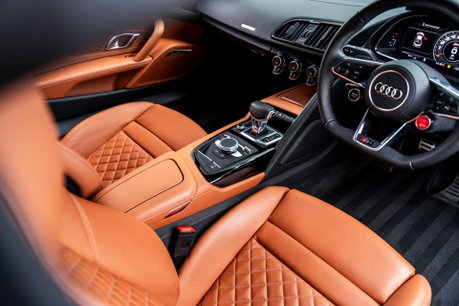 Audi R8 V10 PERFORMANCE EDITION. RWD. SONOMA GREEN. CARBON EXT. FULL PPF. B&O. 14