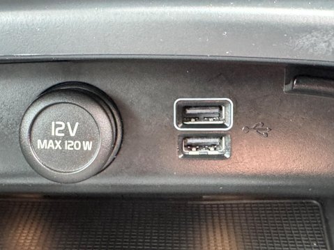 Volvo XC40 2.0 D3 Inscription Euro 6 (s/s) 5dr 28