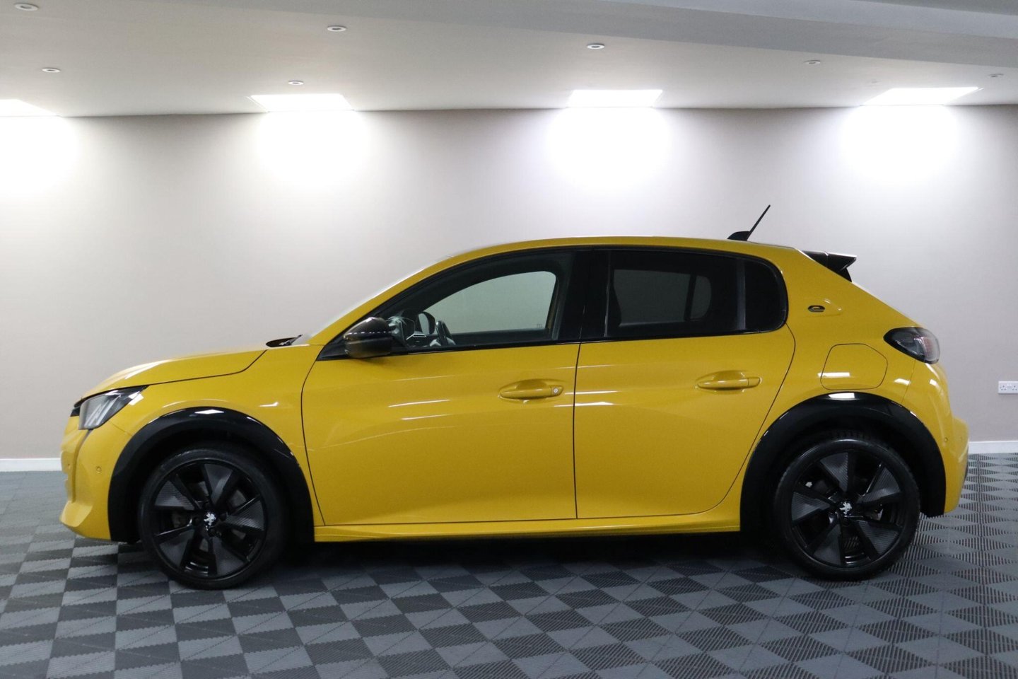 2021 Peugeot e-208 — image 14