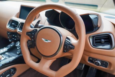 Aston Martin Vantage V8 13