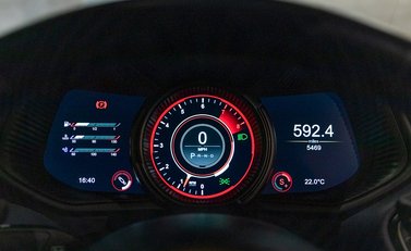 Aston Martin DB11 V12 10