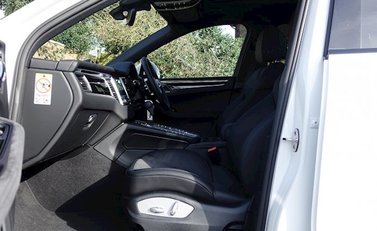 Porsche Macan GTS 12